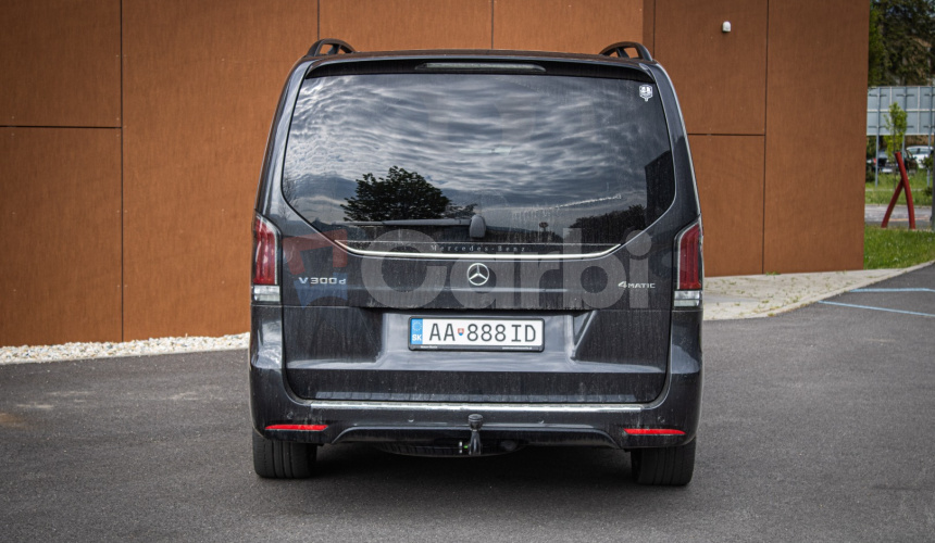 Mercedes-Benz V300d 4MATIC AMG Line, Black optik, Slovenské, Servis grátis, ťažné, Multibeam