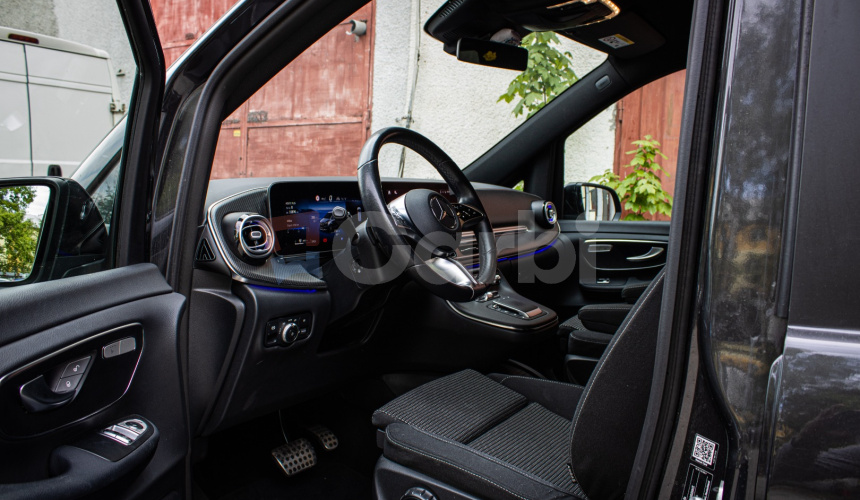 Mercedes-Benz V300d 4MATIC AMG Line, Black optik, Slovenské, Servis grátis, ťažné, Multibeam