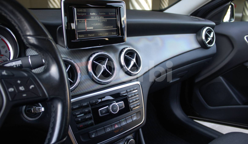 Mercedes-Benz GLA 180 d