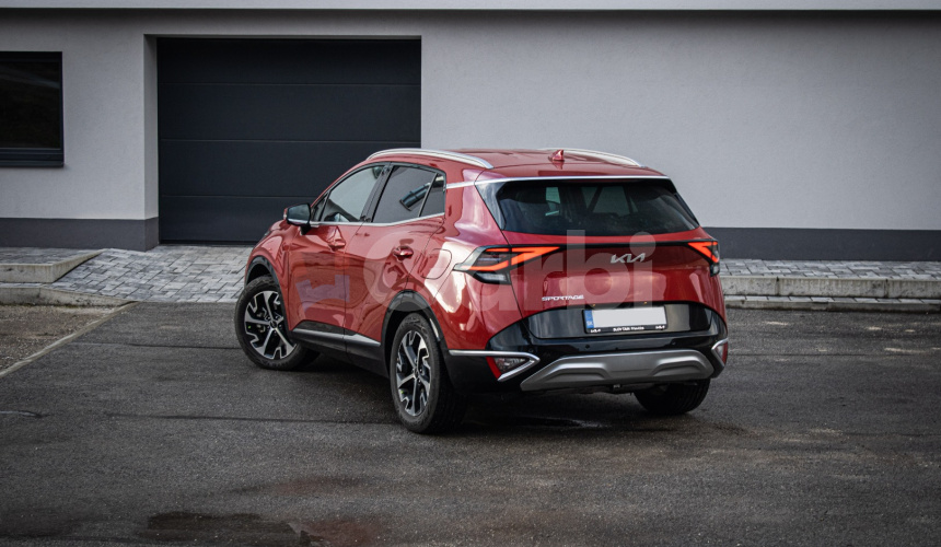 KIA Sportage 1.6 T-GDi 7DCT Platinum, 1. majiteľ, nelakované, park pack, ťažné, záruka