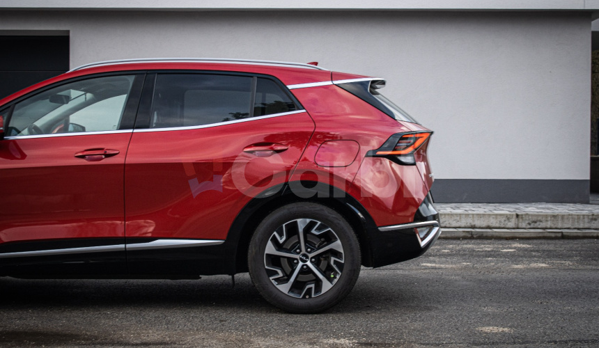 KIA Sportage 1.6 T-GDi 7DCT Platinum, 1. majiteľ, nelakované, park pack, ťažné, záruka