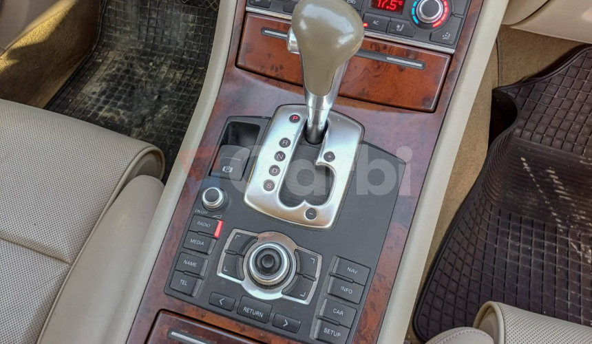 Audi A8 4.2 FSI V8 quattro tiptronic