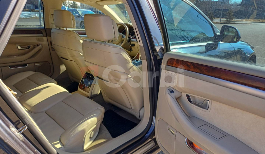 Audi A8 4.2 FSI V8 quattro tiptronic
