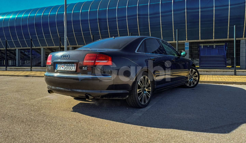 Audi A8 4.2 FSI V8 quattro tiptronic