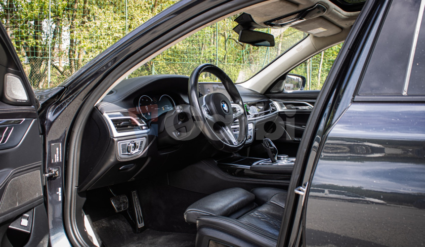 BMW M760Li xDrive, Msport, Webasto, Panoráma, Laser, 4x masáž, TV, super stav