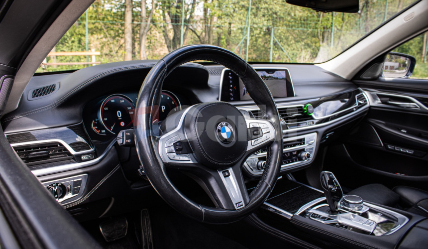 BMW M760Li xDrive, Msport, Webasto, Panoráma, Laser, 4x masáž, TV, super stav
