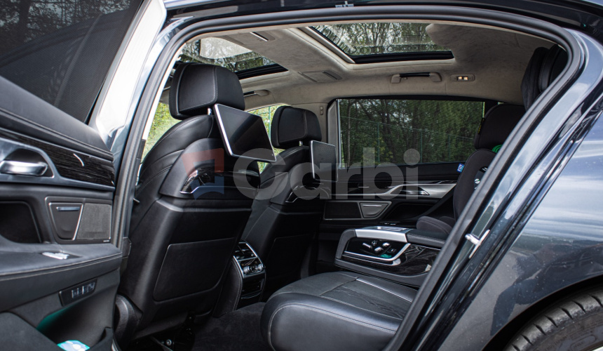 BMW M760Li xDrive, Msport, Webasto, Panoráma, Laser, 4x masáž, TV, super stav