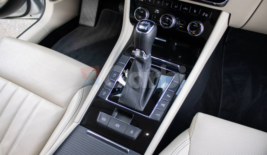 Škoda Superb L&K 2.0 TSi 4x4 DSG Full výbava