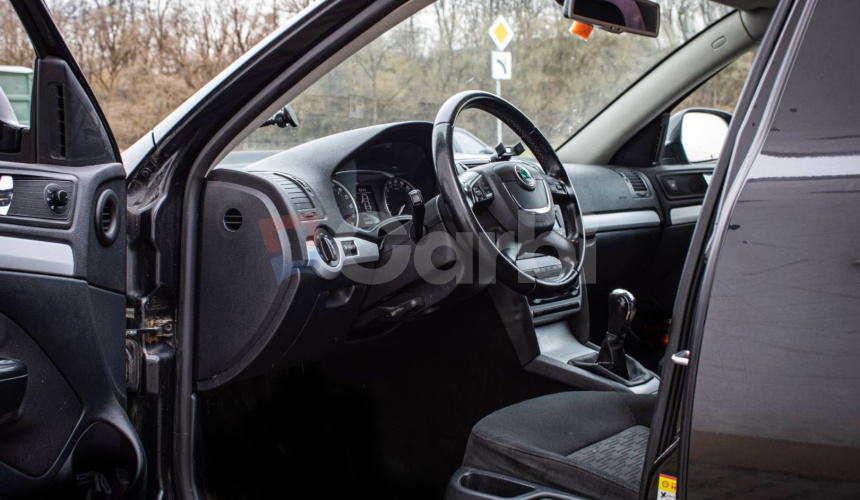 Škoda Octavia Combi 2.0 TDI Elegance, Po servise, nelakované