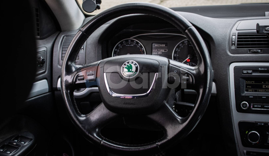 Škoda Octavia Combi 2.0 TDI Elegance, Po servise, nelakované