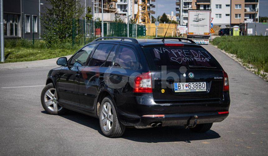 Škoda Octavia Combi 2.0 TDI Elegance, Po servise, nelakované