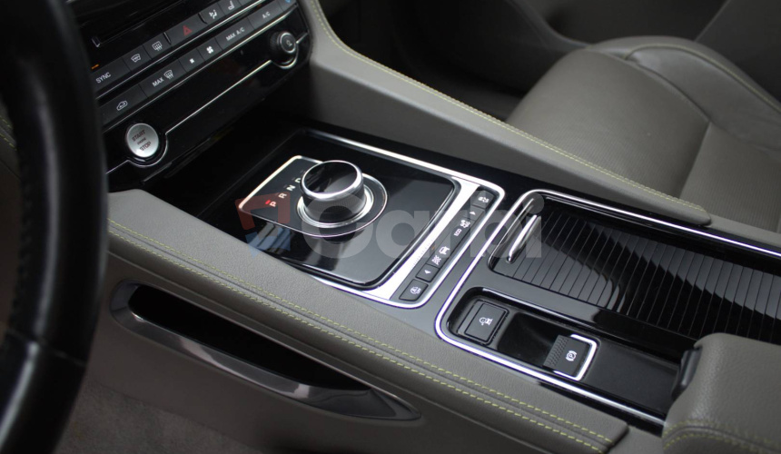 Jaguar F-Pace 2.0D I4 240k R-Sport AWD A/T