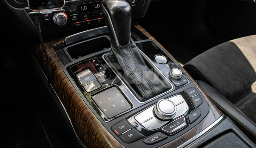 Audi A6 3.0 TDI 160kW quattro S tronic, Strešné okno, S-line