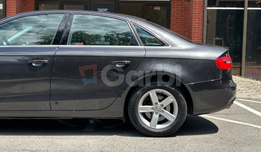 Audi A4 Limuzína