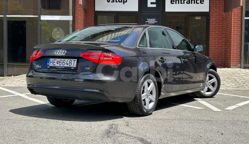 Audi A4 Limuzína