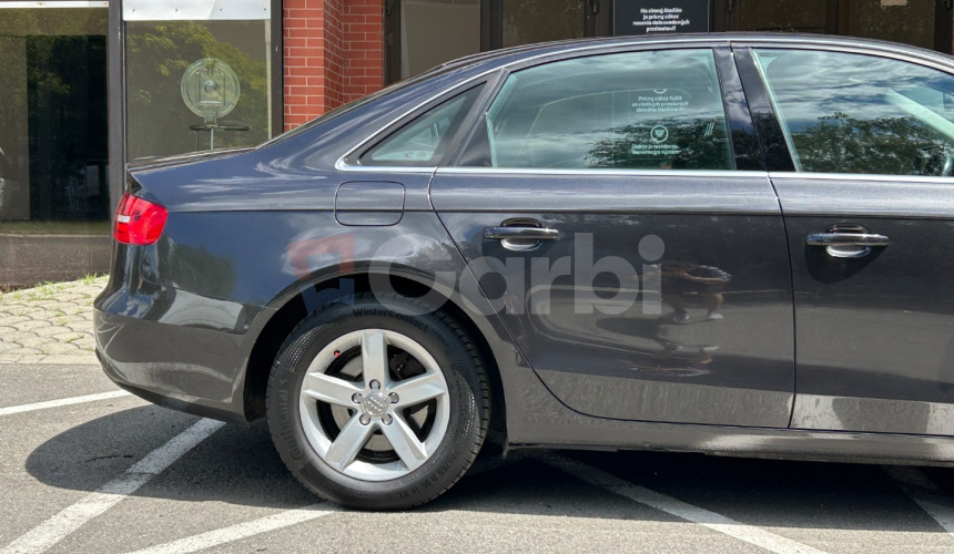 Audi A4 Limuzína