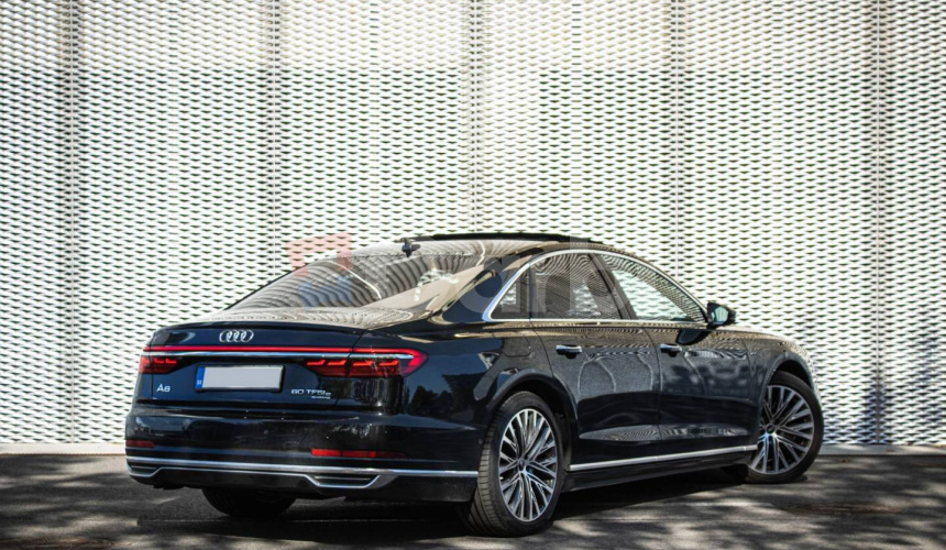 Audi A8 60 TFSI-e V6 a plug-in hybrid quattro tiptronic, nelakované, masáž, pano,webasto