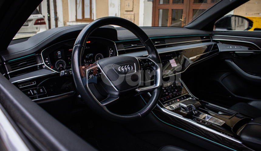 Audi A8 60 TFSI-e V6 a plug-in hybrid quattro tiptronic, nelakované, masáž, pano,webasto