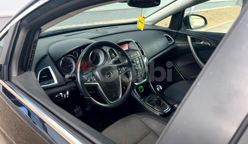 Opel Astra Caravan 1,4T manuál