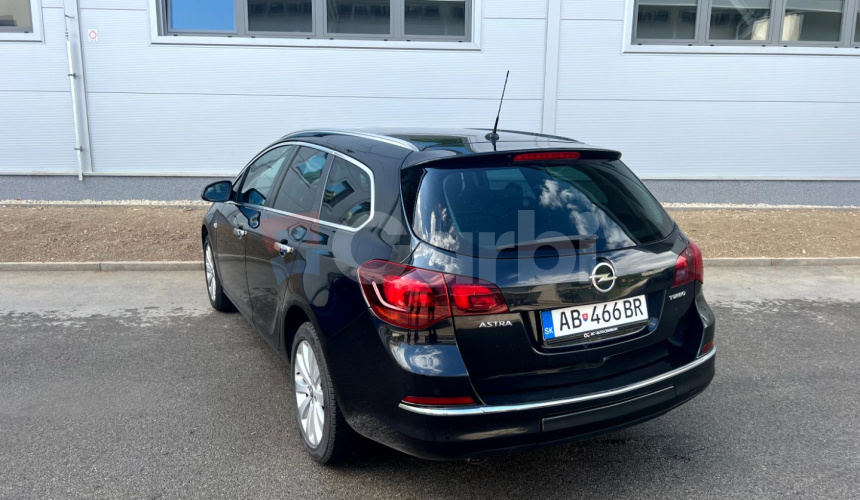 Opel Astra Caravan 1,4T manuál
