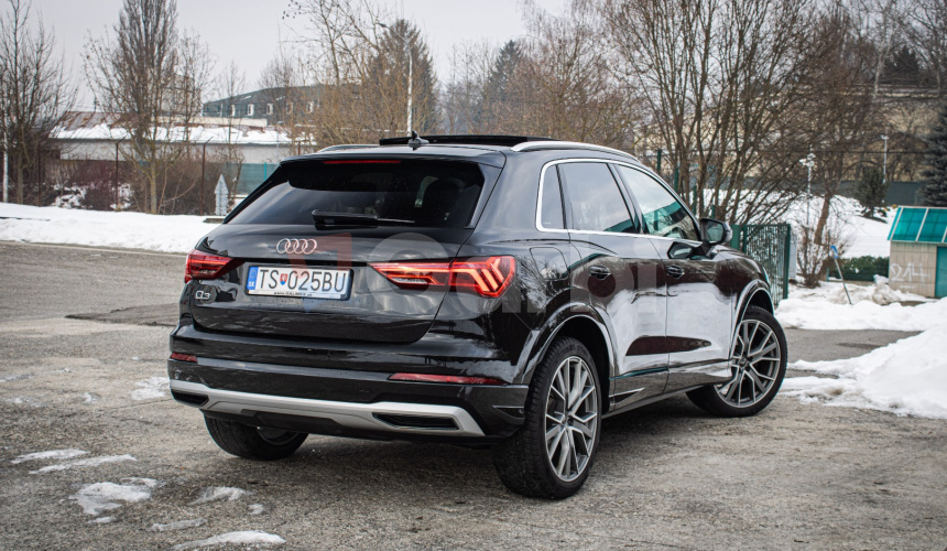 Audi Q3 35 1.5 TFSI S-line, 1. majiteľ, v záruke, Nelakované, Pano, Virtual, R20