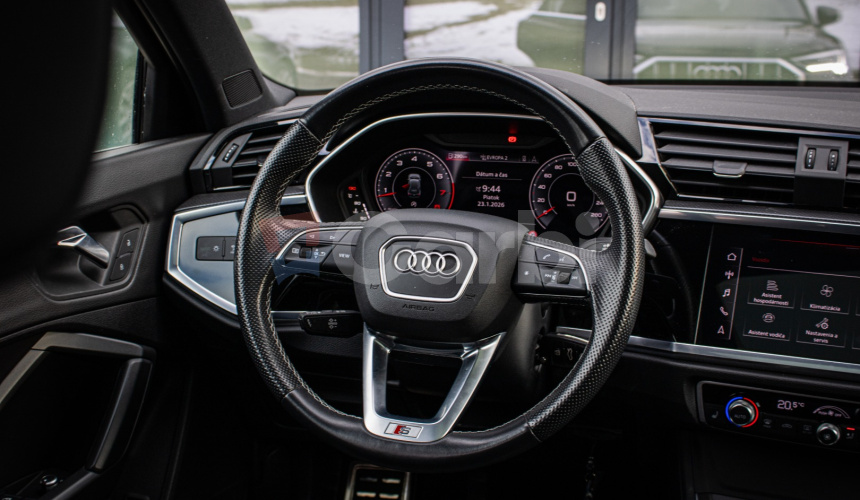 Audi Q3 35 1.5 TFSI S-line, 1. majiteľ, v záruke, Nelakované, Pano, Virtual, R20