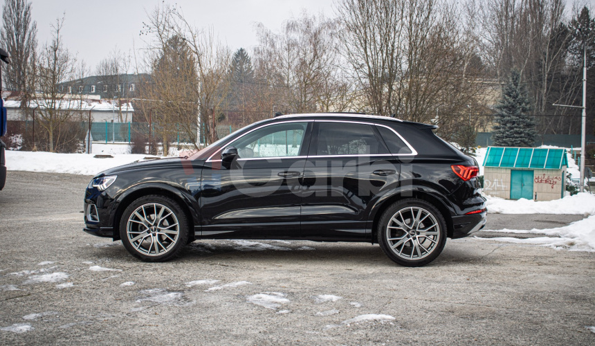 Audi Q3 35 1.5 TFSI S-line, 1. majiteľ, v záruke, Nelakované, Pano, Virtual, R20