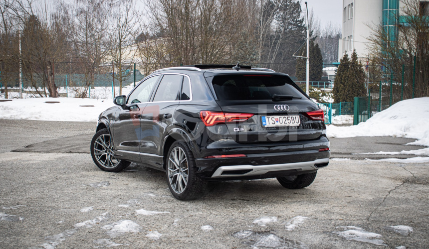 Audi Q3 35 1.5 TFSI S-line, 1. majiteľ, v záruke, Nelakované, Pano, Virtual, R20