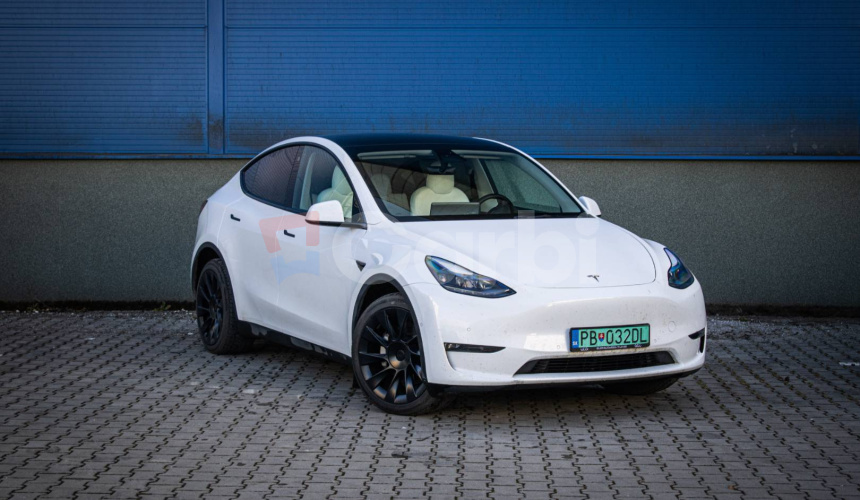 Tesla Model Y Long Range Ryzen FSD balík, 1. majiteľ, tepelné čerpadlo, biely interiér, DPH