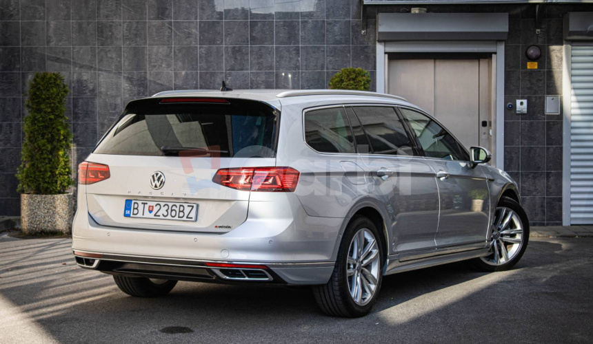 Volkswagen Passat Variant 2.0 TDI DSG 4Motion Rline, IQ light, Slovenské, Nelakované, DPH