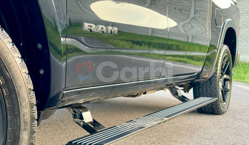 Dodge RAM Laramie 5,7 Hemi V8