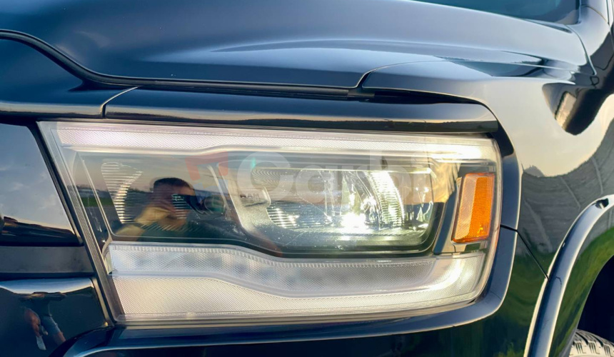 Dodge RAM Laramie 5,7 Hemi V8