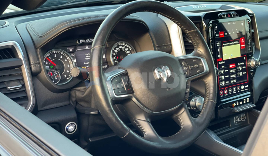 Dodge RAM Laramie 5,7 Hemi V8