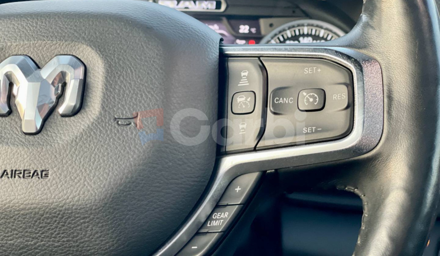 Dodge RAM Laramie 5,7 Hemi V8