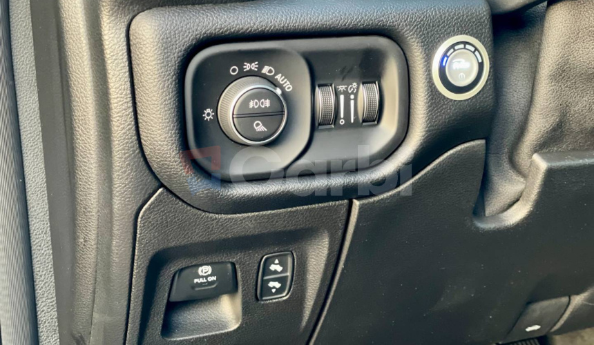 Dodge RAM Laramie 5,7 Hemi V8
