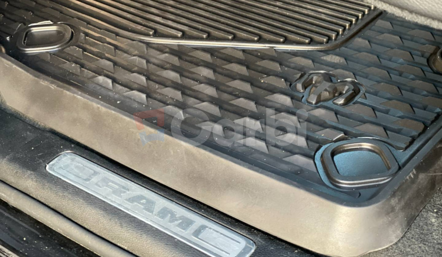 Dodge RAM Laramie 5,7 Hemi V8