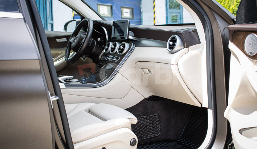 Mercedes-Benz GLC Kupé coupé 250d AMG 4Matic, 1. Majiteľ, Burmester, Odpočet, 360°kamera, keyll