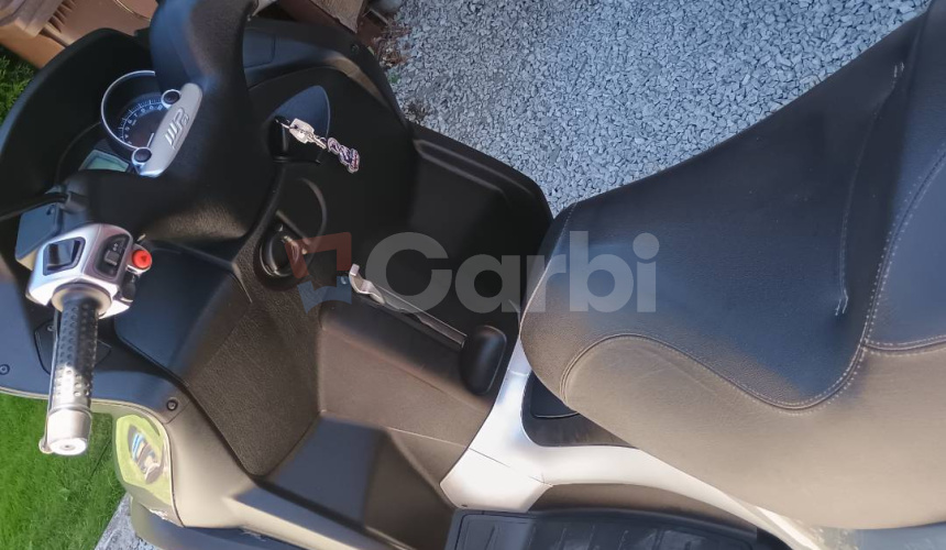 Piaggio MP3 RST