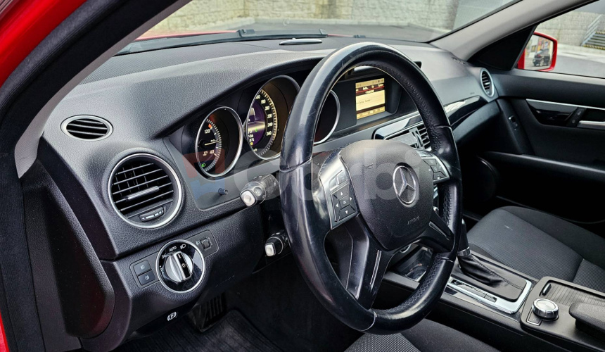 Mercedes-Benz C trieda Sedan