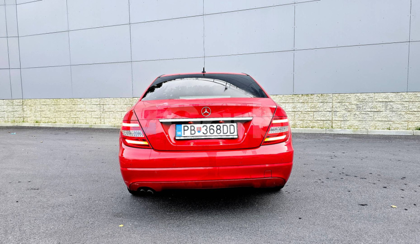 Mercedes-Benz C trieda Sedan