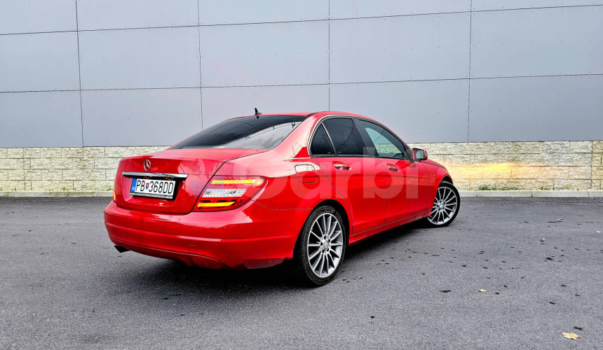 Mercedes-Benz C trieda Sedan