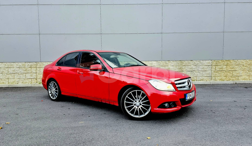 Mercedes-Benz C trieda Sedan