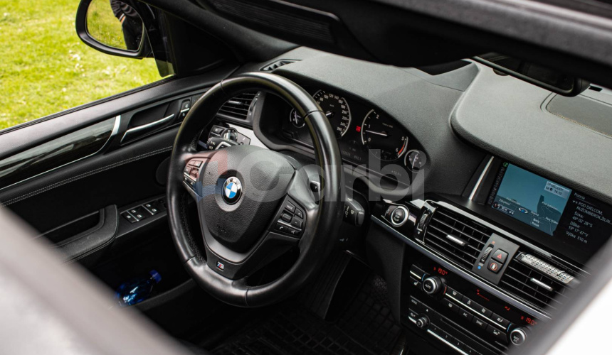 BMW X4 35d M Packet, Strešné okno, ACC, Harman Kardon, HUD, Ťažné