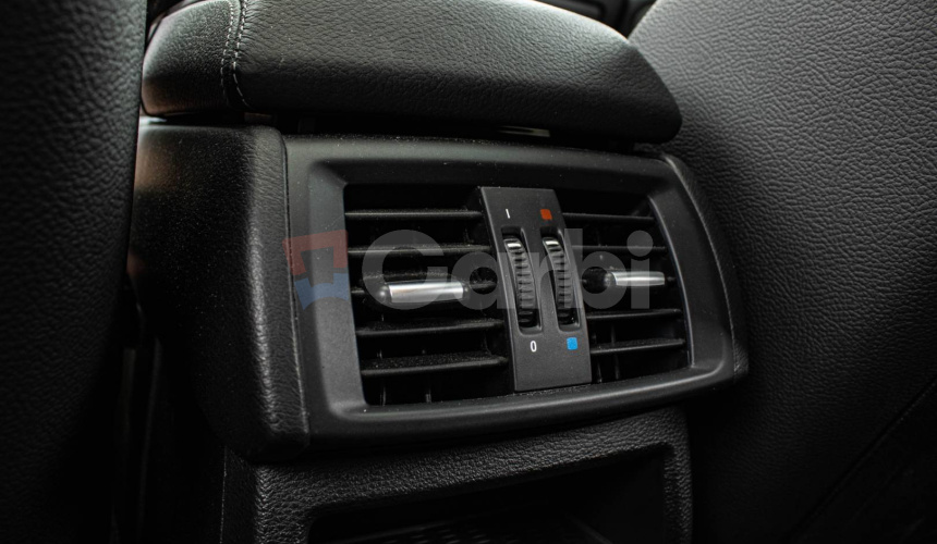 BMW X4 35d M Packet, Strešné okno, ACC, Harman Kardon, HUD, Ťažné
