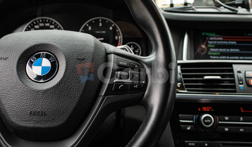 BMW X4 35d M Packet, Strešné okno, ACC, Harman Kardon, HUD, Ťažné