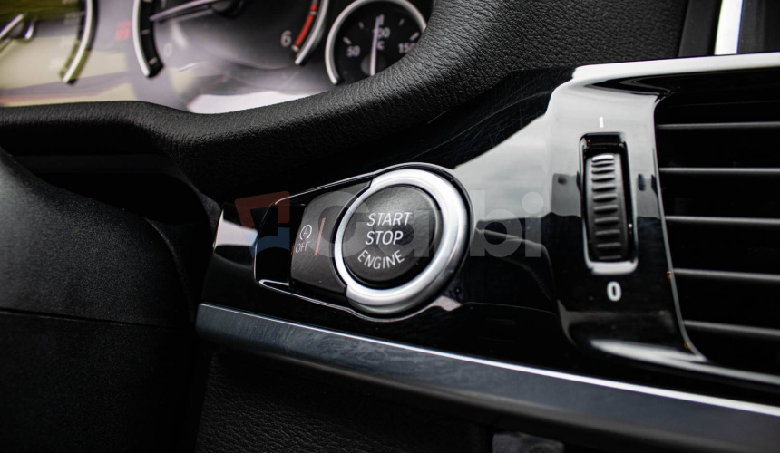 BMW X4 35d M Packet, Strešné okno, ACC, Harman Kardon, HUD, Ťažné