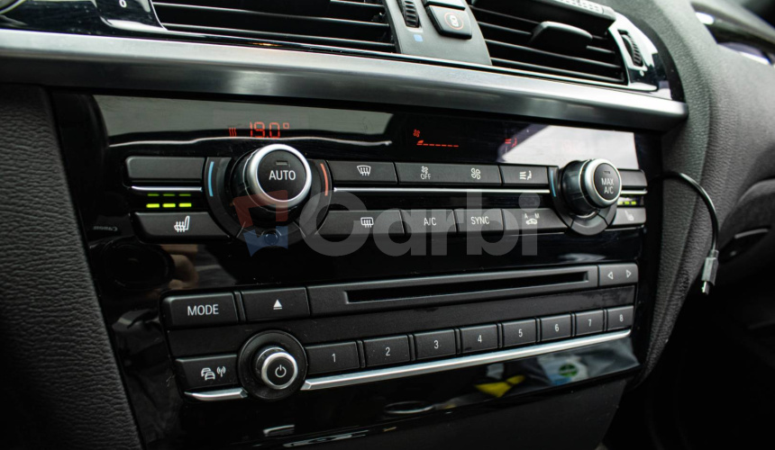 BMW X4 35d M Packet, Strešné okno, ACC, Harman Kardon, HUD, Ťažné
