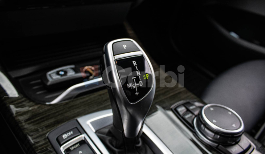 BMW X4 35d M Packet, Strešné okno, ACC, Harman Kardon, HUD, Ťažné