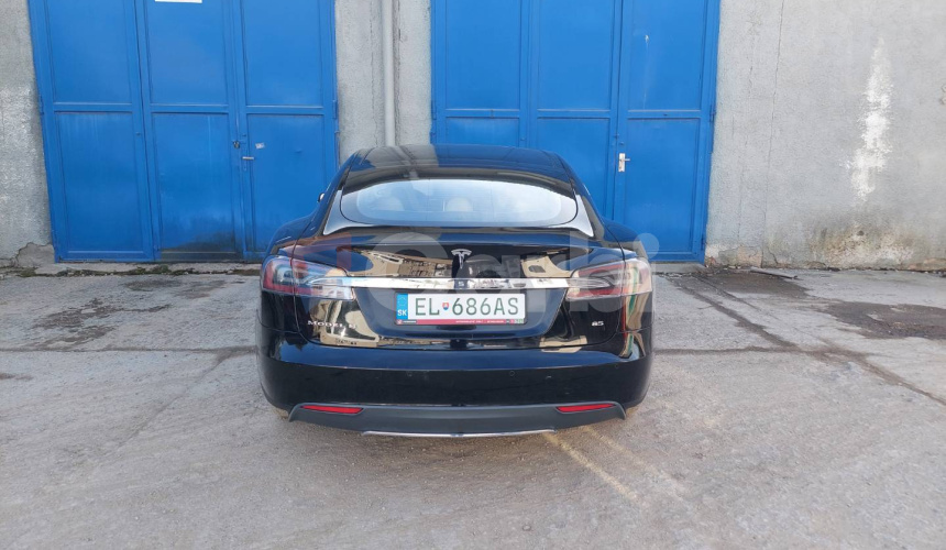 Tesla Model S 85