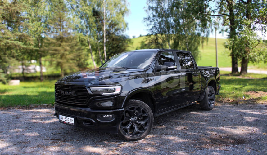 Dodge RAM 1500 5.7 HEMI Limited Black edition